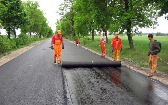 Ułożenie kompozytu HaTelit® na skropionym podłożu